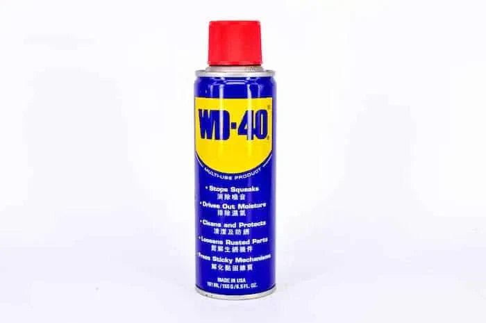 Γυάλισμα φαναριών με WD-40: Αξίζει τον κόπο;