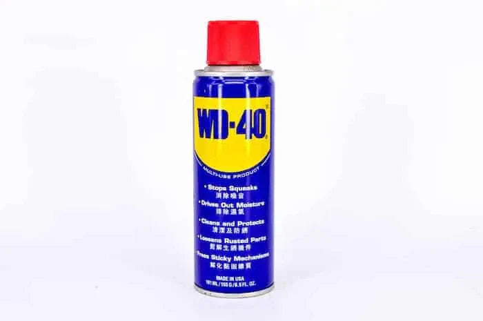 Προσωρινή Λύση: Γυάλισμα Φαναριών με WD-40